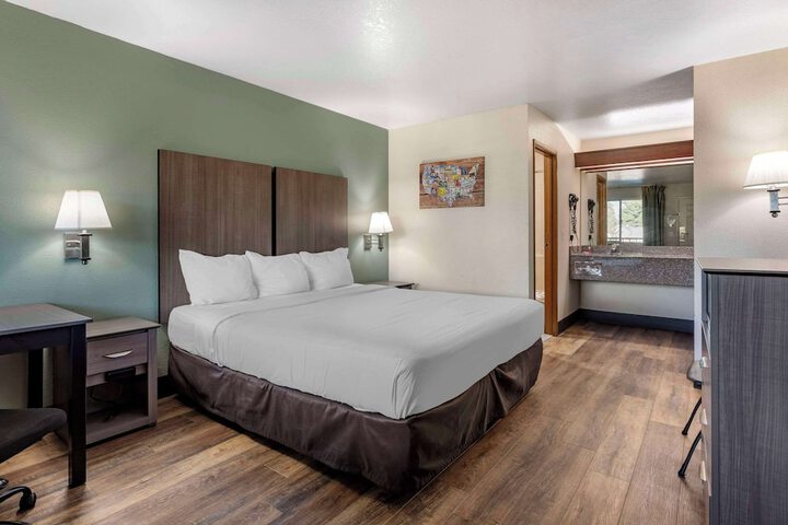 Room 13 of 24