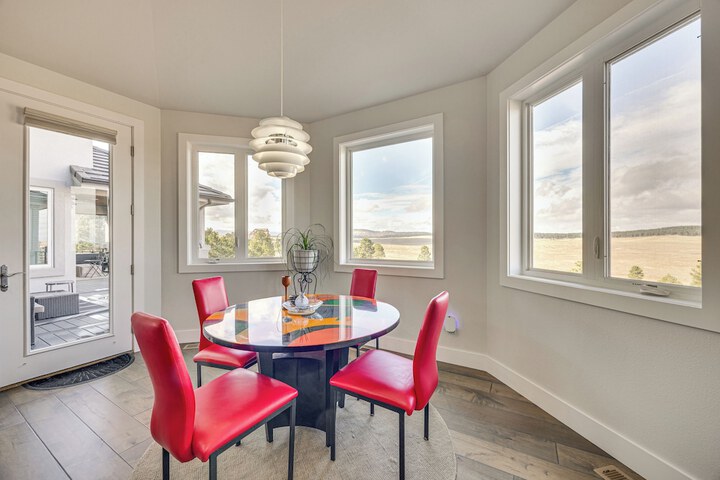 Spacious Southern Colorado Home w / Mountain Views
