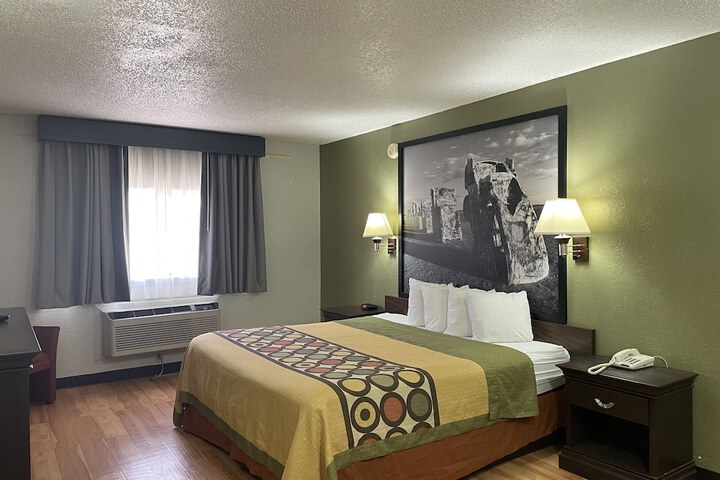 Room 28 of 54