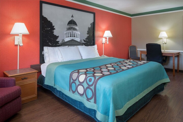Room 8 of 13
