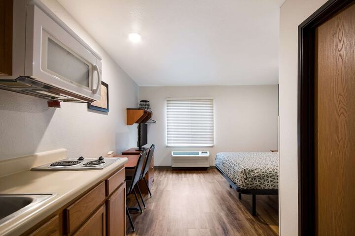 Room 27 of 37
