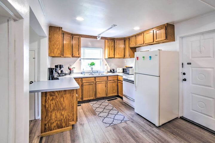 Cozy Ishpeming Cottage w / Lake & Park Views!