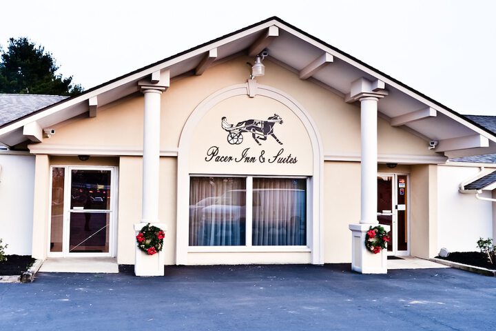 Pacer Inn & Suites Delaware