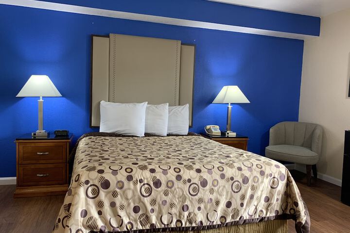 Room 11 of 40