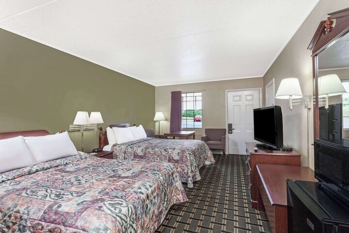 Days Inn by Wyndham Lenoir City
