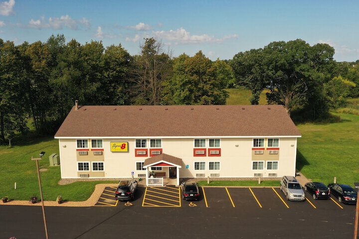 Super 8 by Wyndham Chisago City