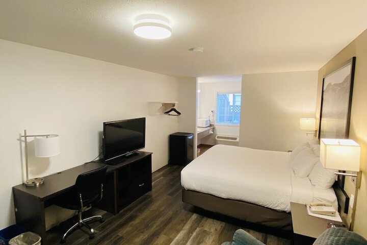 Super 8 by Wyndham 100 Mile House