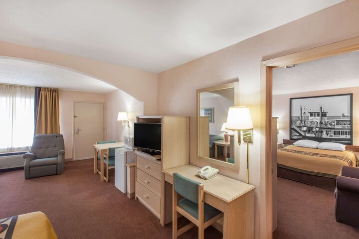 Room 14 of 33