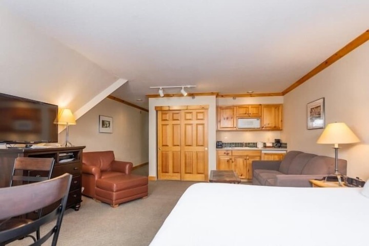 Selkirk Lodge