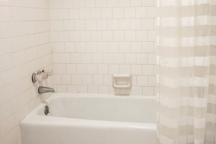 Room 9 of 26