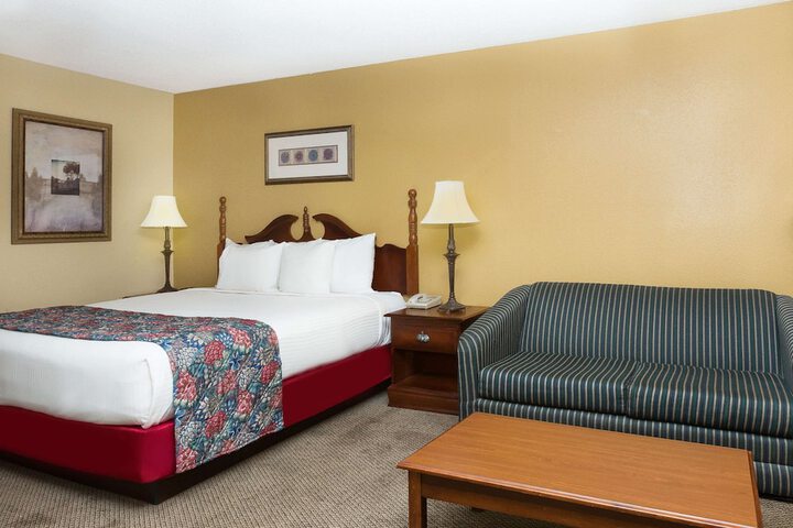 Room 15 of 35