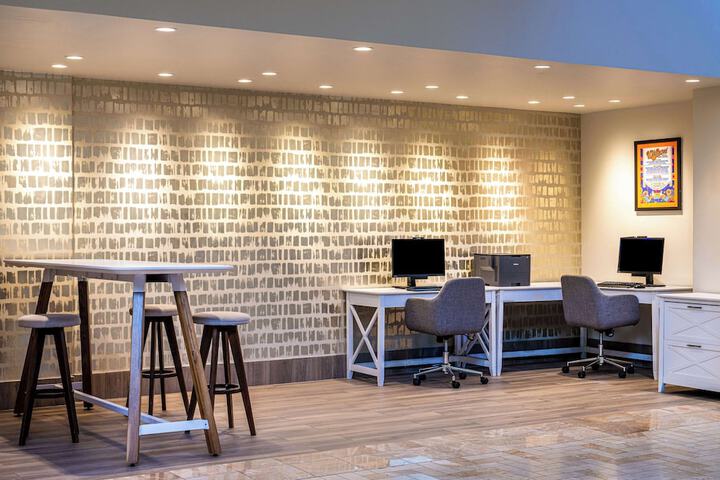 Business Center 127 of 127