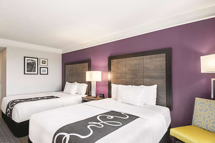La Quinta Inn & Suites by Wyndham Cincinnati Sharonville