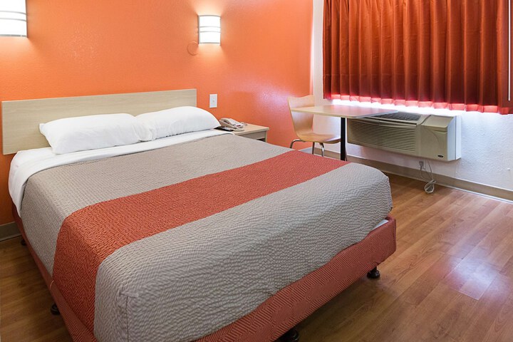 Room 23 of 29