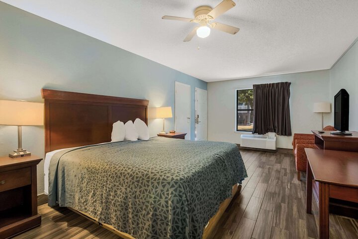 Room 20 of 46