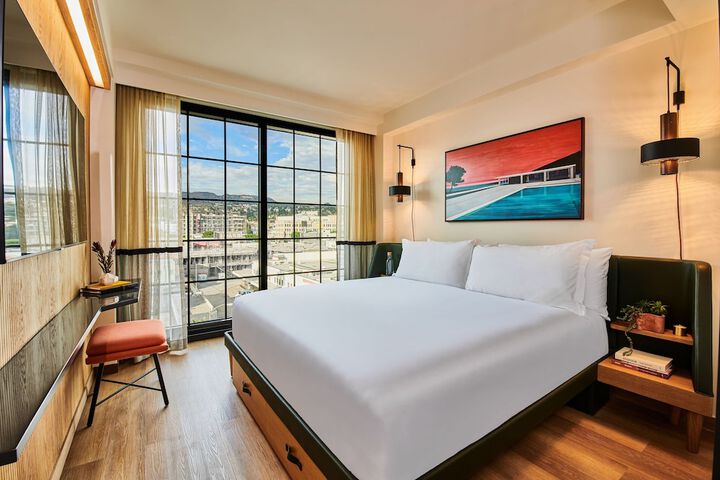 Room 17 of 40
