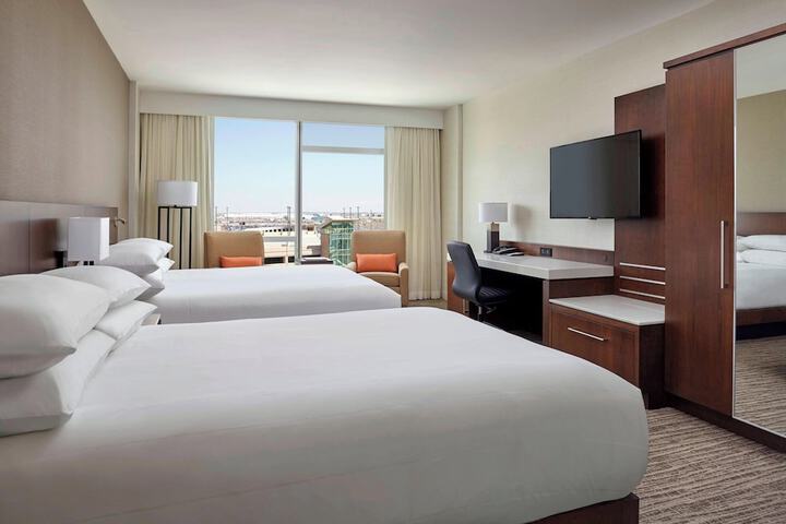 Calgary Airport Marriott In-Terminal Hotel