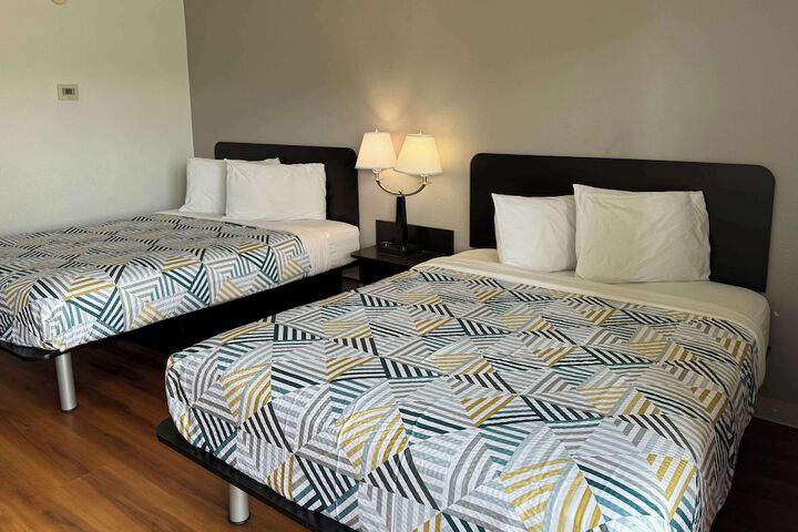 Room 8 of 18