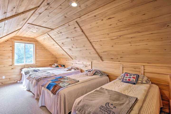 Grand Jefferson Home w / Stunning Mtn Views!