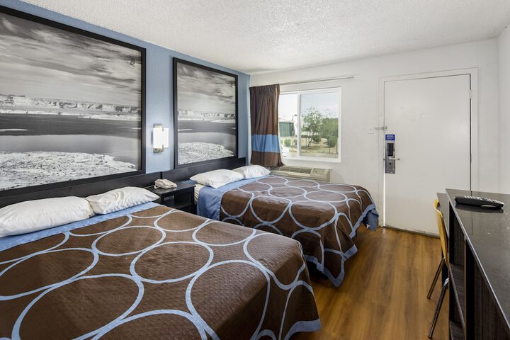 Room 11 of 12