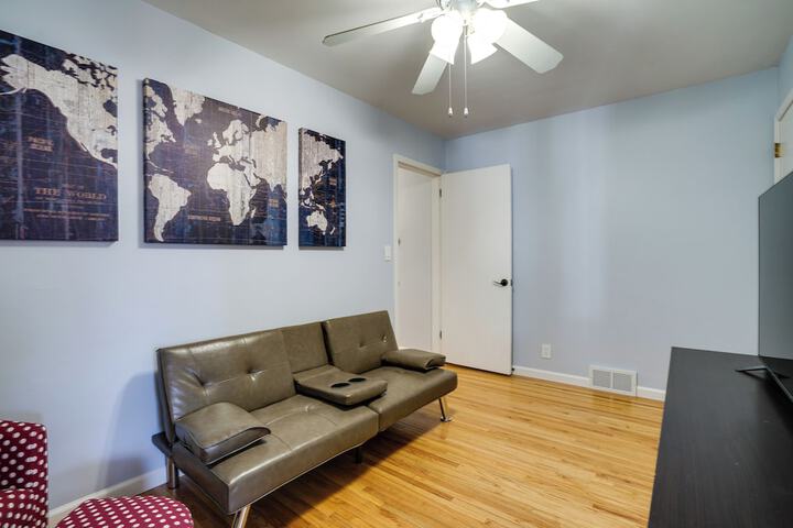 Inviting Minneapolis Vacation Rental w / Game Room!