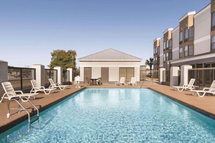 Pool 4 of 28