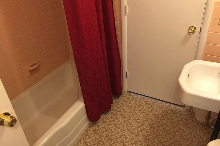 Room 83 of 177