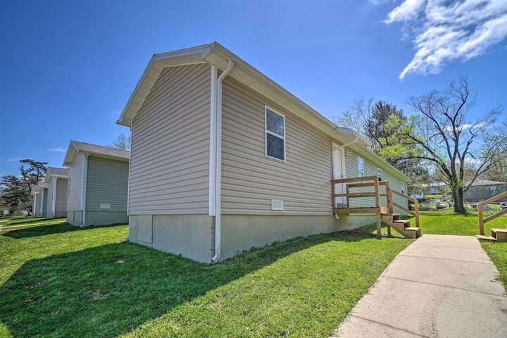 Charming One-level Home w / Deck Walk to Dtwn
