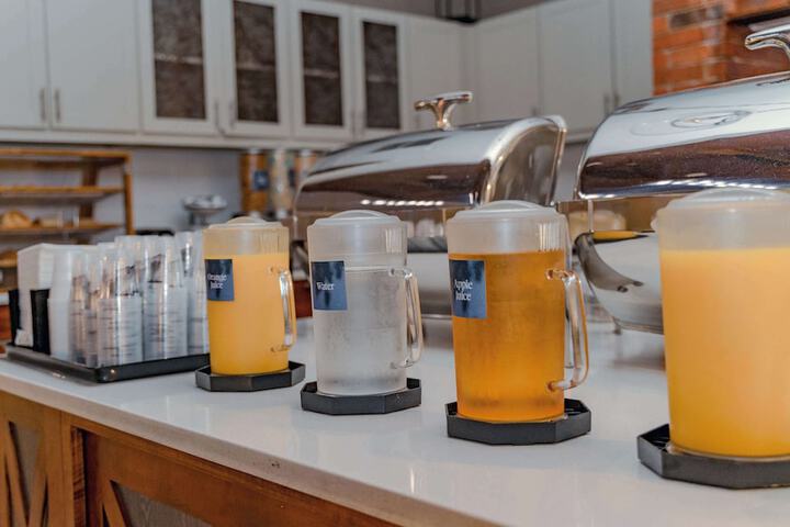 Breakfast/Coffee Service 34 of 39