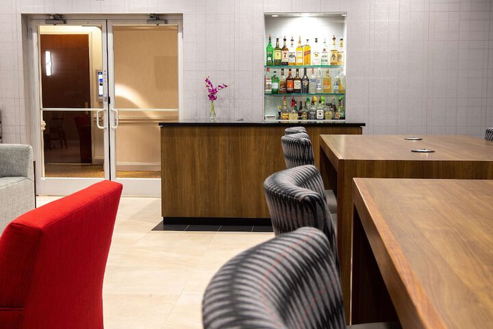 Lounge 102 of 113