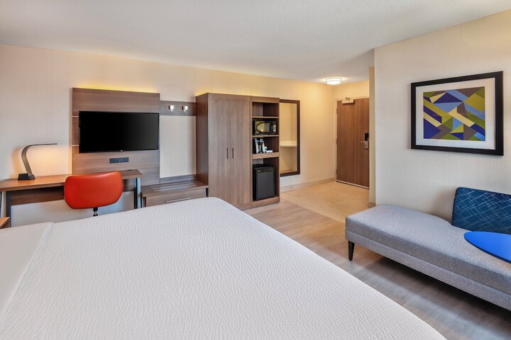 Holiday Inn Express Toronto - Downtown by IHG