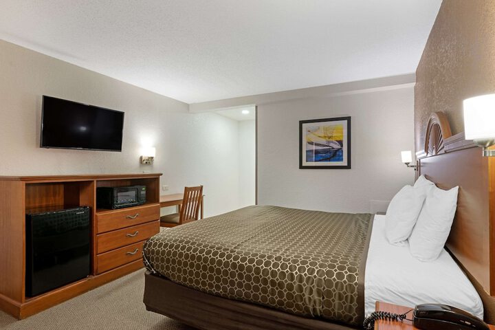 Room 16 of 30