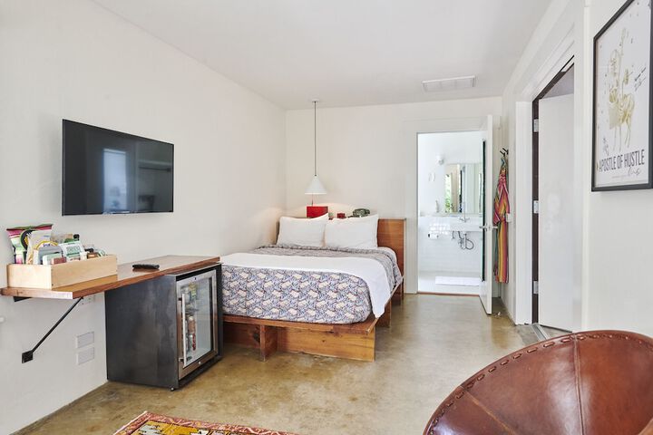 Room 12 of 34