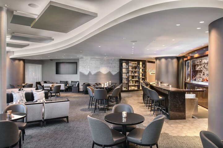 Lounge 105 of 158