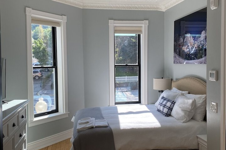Room 5 of 12