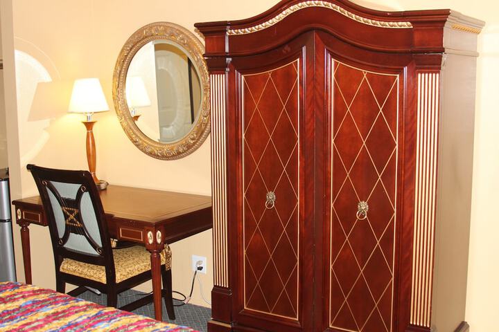 Room 8 of 25