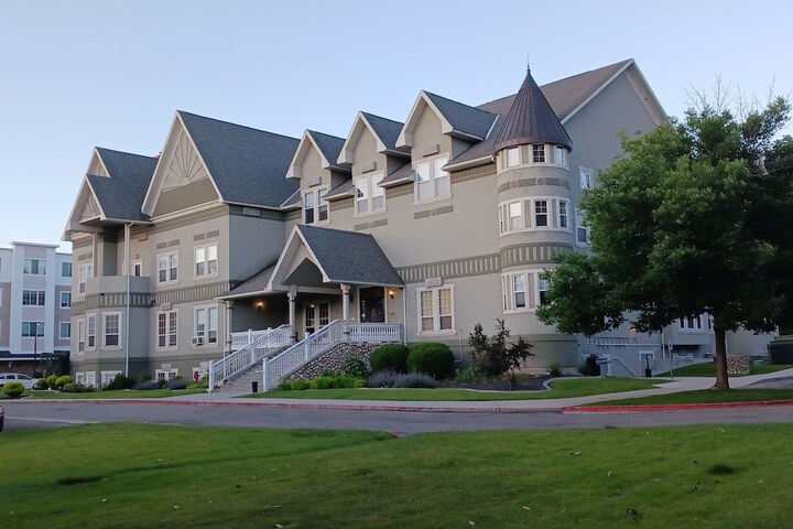 Hotel 2 of 251