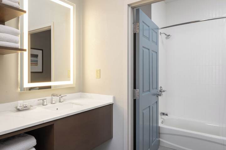 Staybridge Suites Bentonville-Rogers by IHG