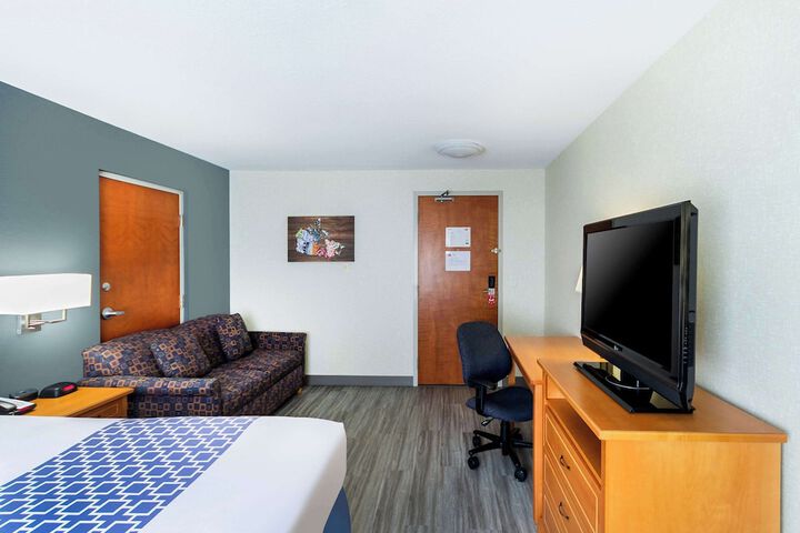 Room 72 of 93