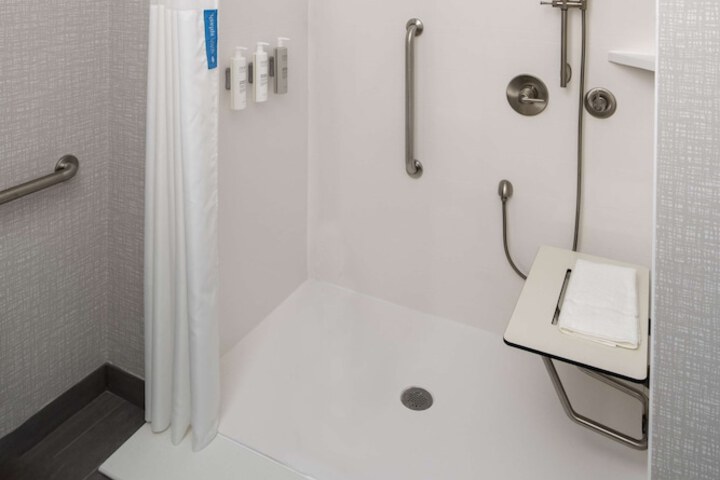 Hampton Inn & Suites Huntington Downtown