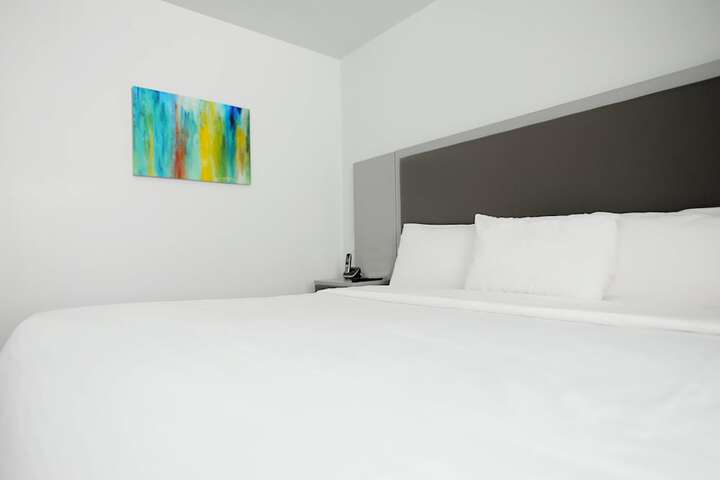 Room 35 of 144
