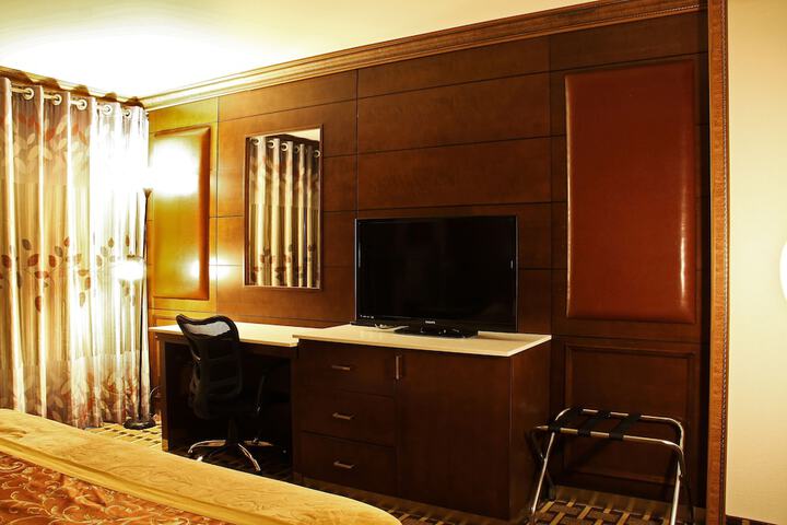 Room 11 of 84