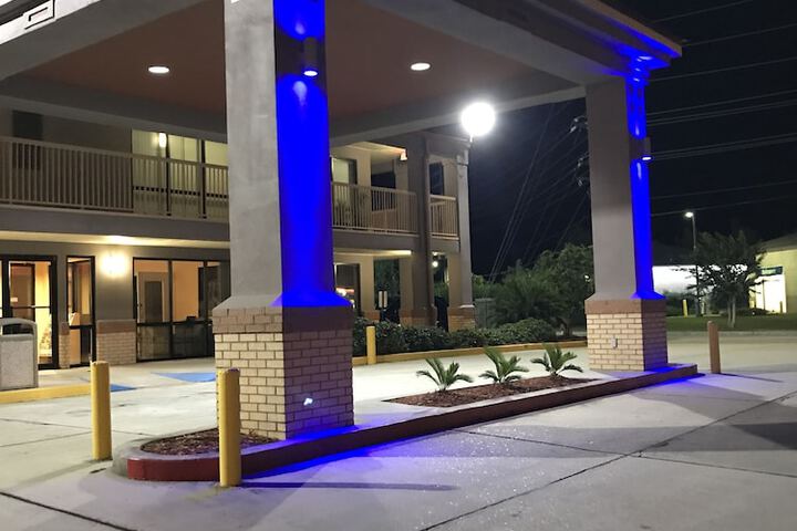 Super 8 by Wyndham Slidell