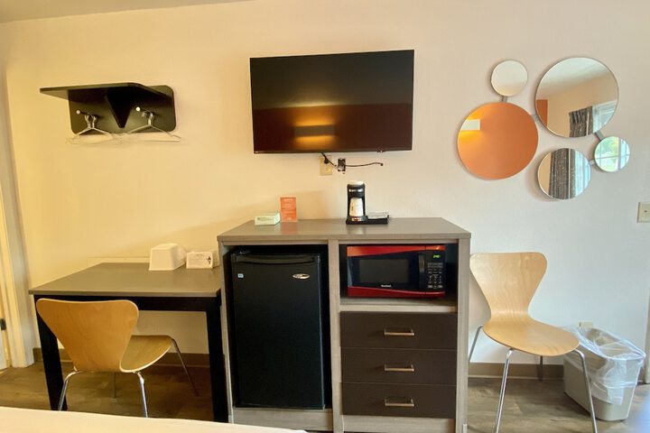 Room 9 of 11