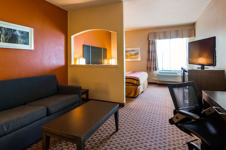 Room 8 of 23