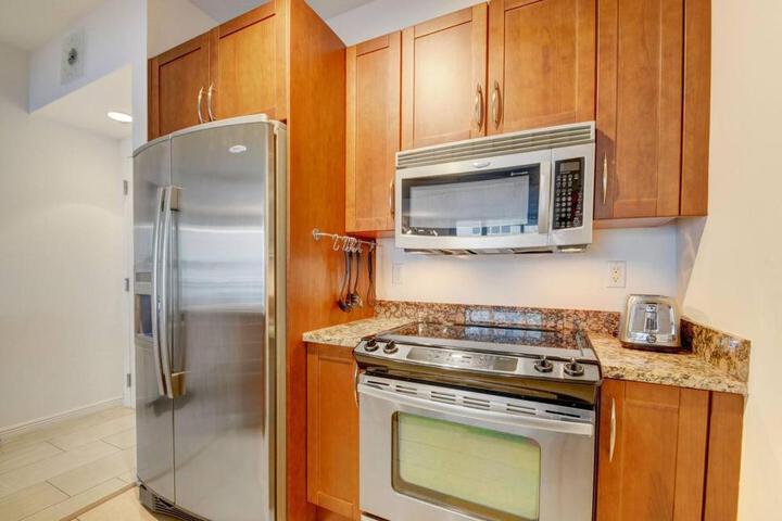 Amazing one-bedroom in Casa Costa!BEACH PASS INC!