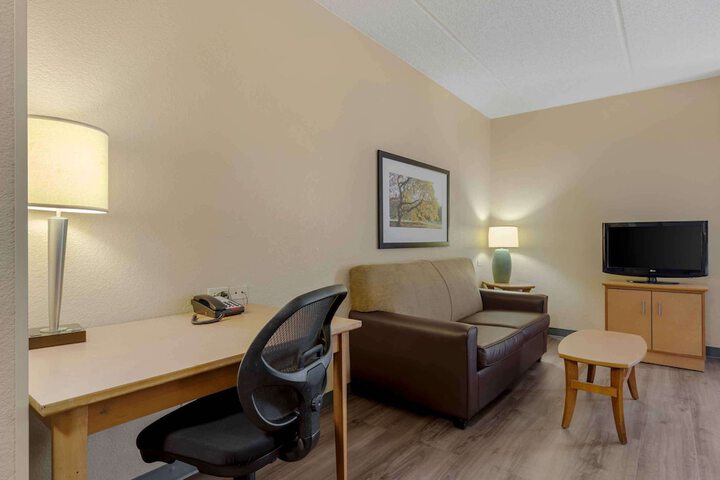 Room 12 of 32