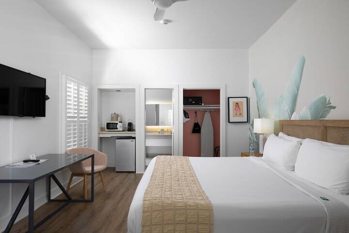 Room 16 of 77
