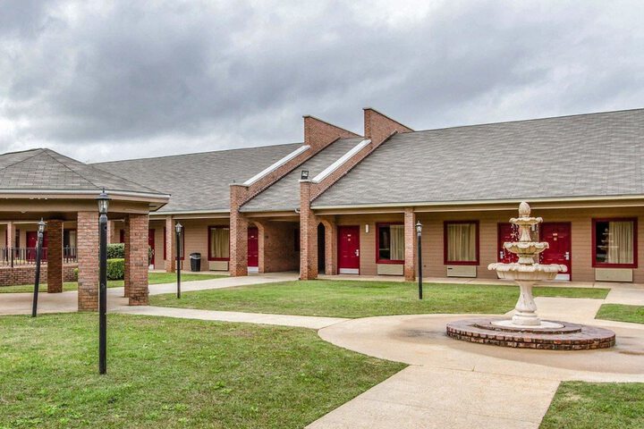 Econo Lodge Inn & Suites Enterprise