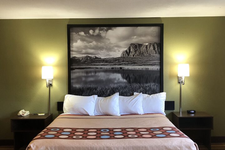 Super 8 by Wyndham S Jordan / Sandy/Slc Area